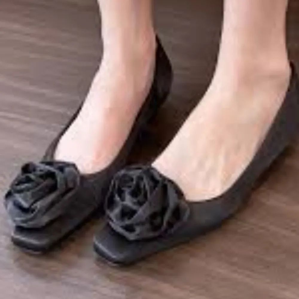 BRAND NEWNY&C JEWEL ELEGANT FLATS with FLORAL DETAIL G1